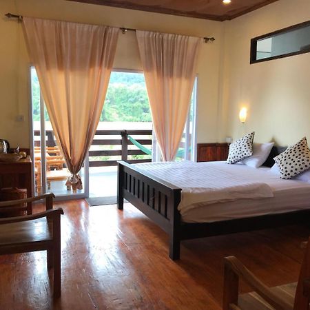 Riverview Bungalows & Gh Muang Ngoi Bagian luar foto