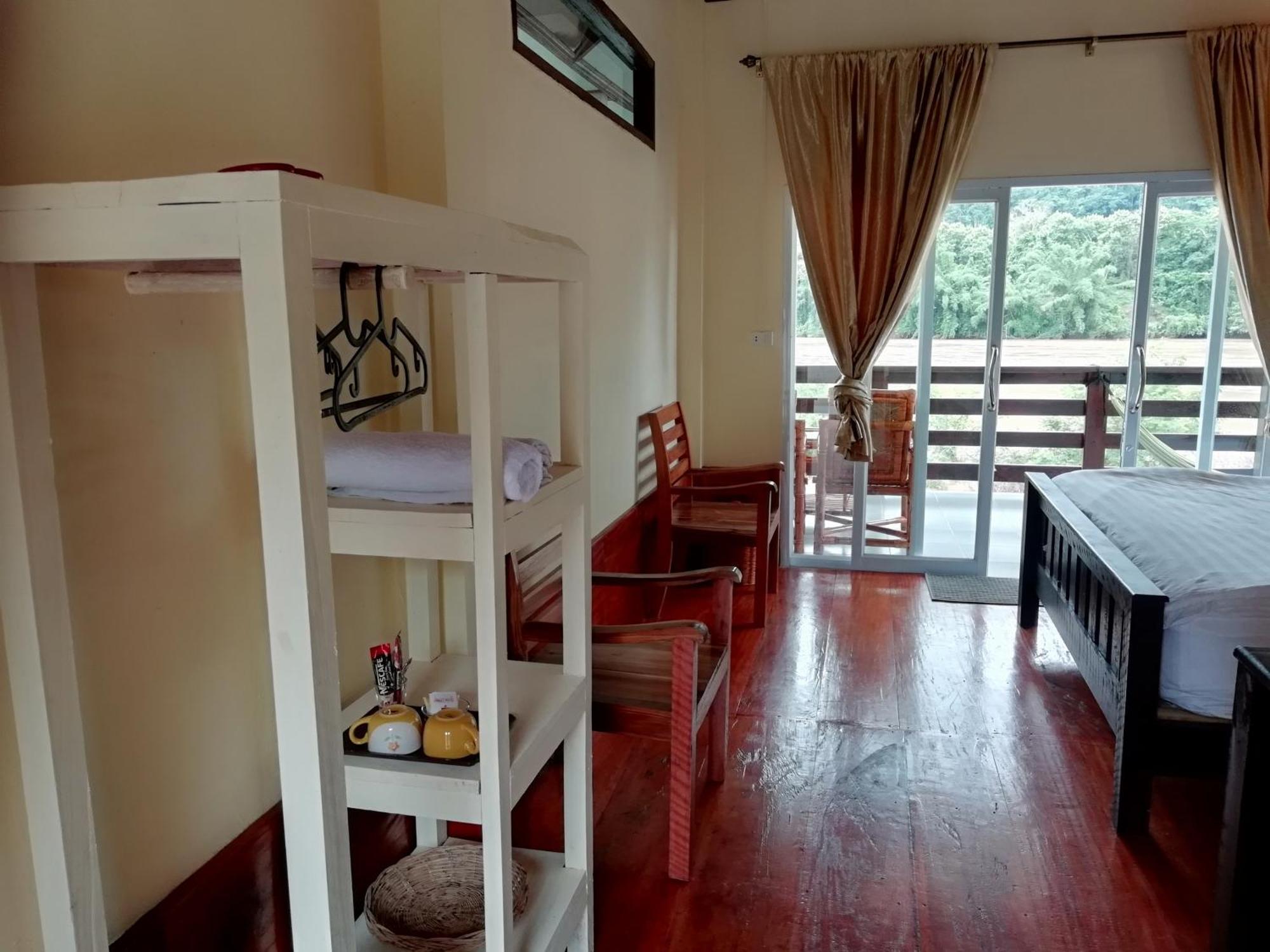 Riverview Bungalows & Gh Muang Ngoi Bagian luar foto