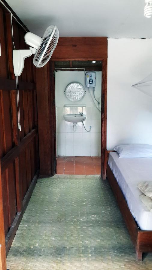 Riverview Bungalows & Gh Muang Ngoi Bagian luar foto