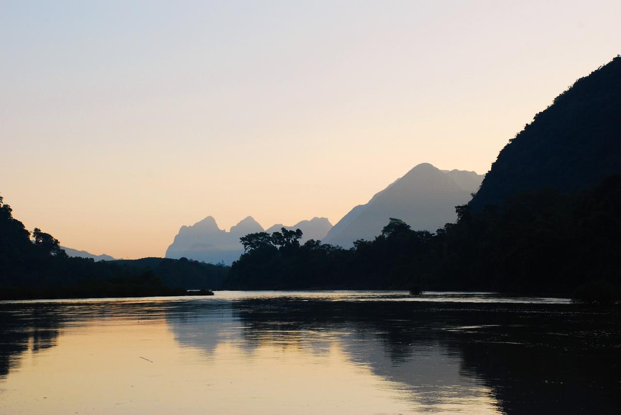 Riverview Bungalows & Gh Muang Ngoi Bagian luar foto