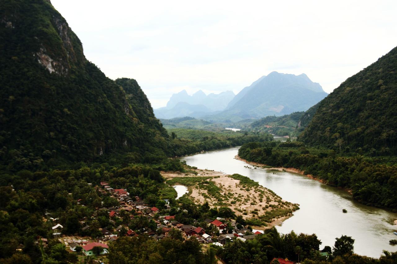 Riverview Bungalows & Gh Muang Ngoi Bagian luar foto