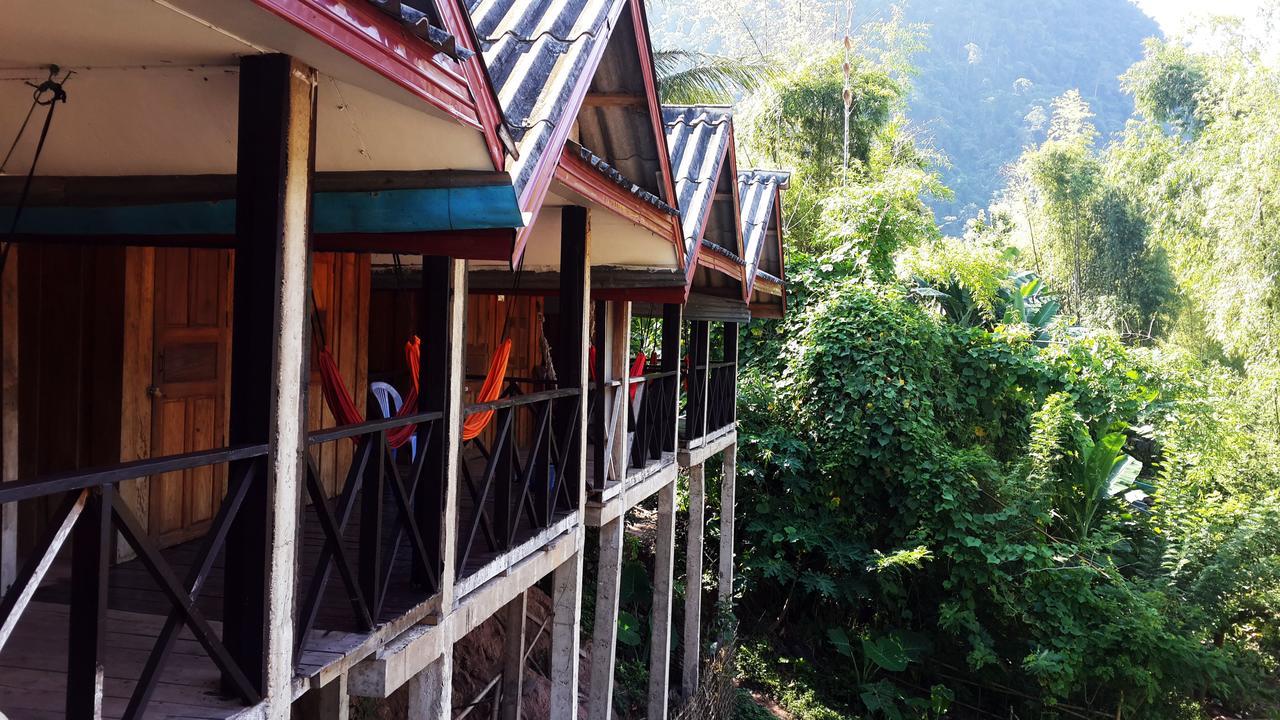 Riverview Bungalows & Gh Muang Ngoi Bagian luar foto