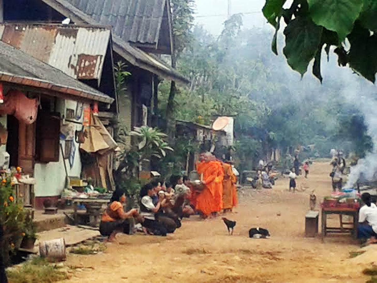 Riverview Bungalows & Gh Muang Ngoi Bagian luar foto