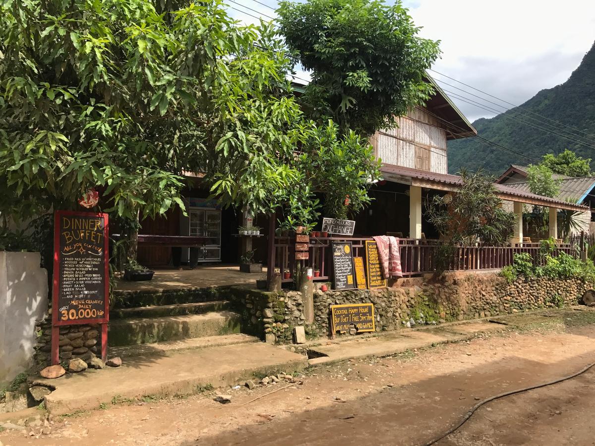 Riverview Bungalows & Gh Muang Ngoi Bagian luar foto